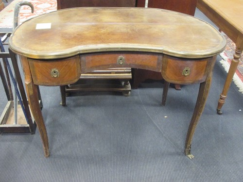 Lot 521 - An early 19th century French walnut and...