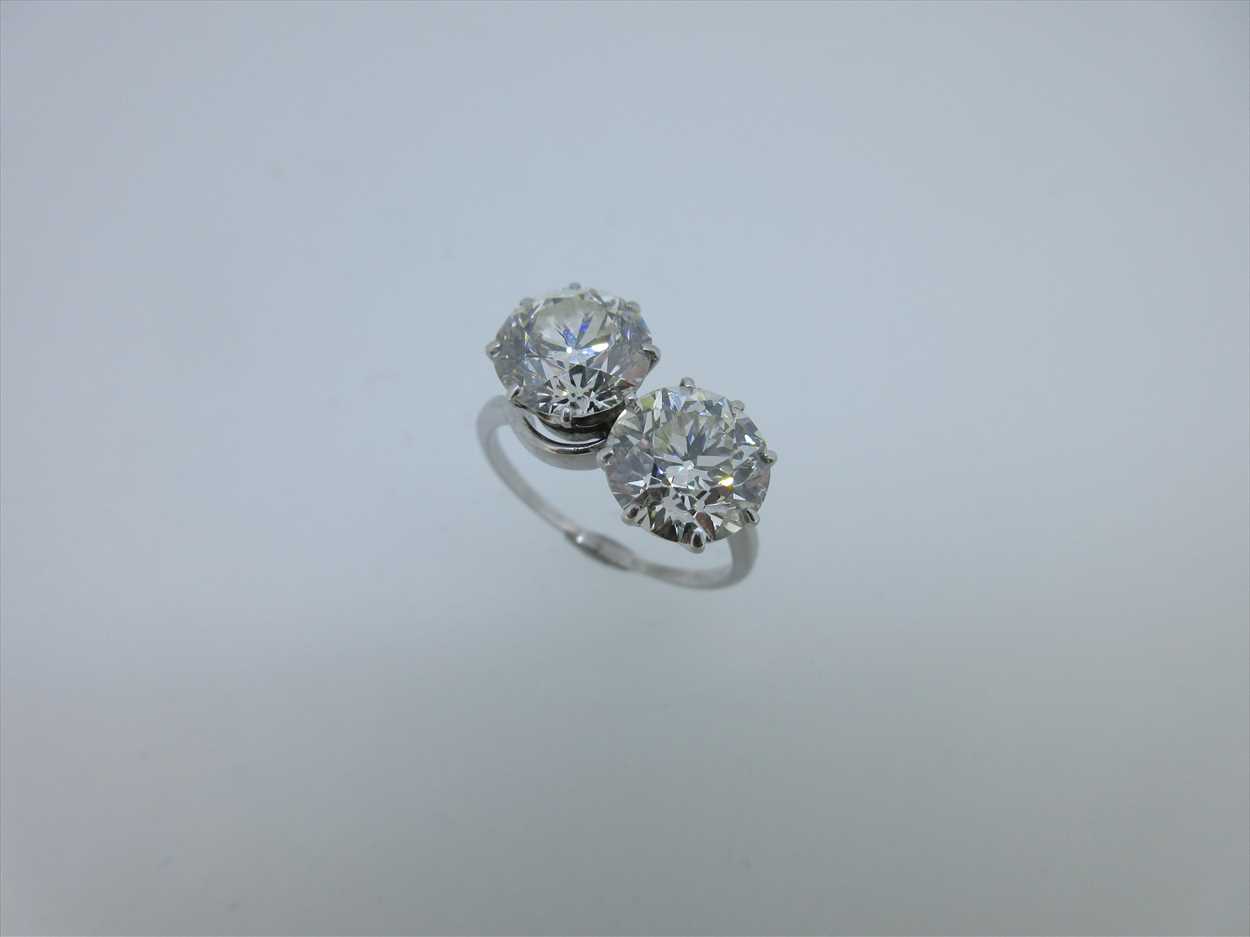 Lot 269 - An impressive two stone diamond ring