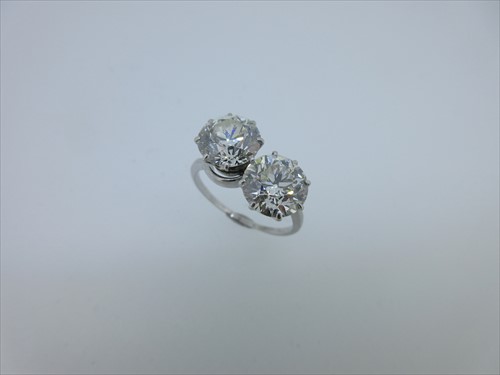Lot 269 - An impressive two stone diamond ring