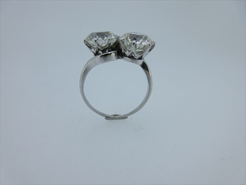 Lot 269 - An impressive two stone diamond ring