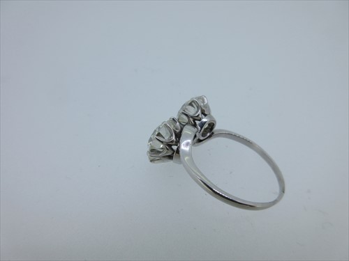 Lot 269 - An impressive two stone diamond ring