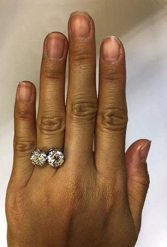 Lot 269 - An impressive two stone diamond ring