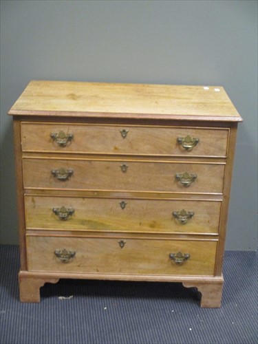 Lot 455 - A small mahogany chest of drawers, 75 x 77 x 42cm