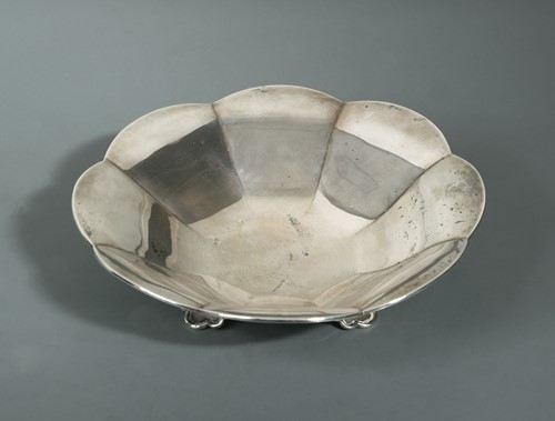 Lot 432 - A George V silver fruit bowl