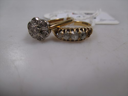 Lot 189 - An 18ct gold diamond cluster ring