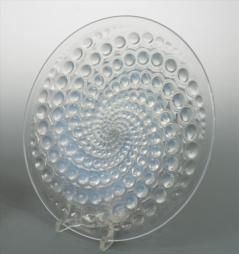 Lot 5 - Volutes, an R. Lalique opalescent glass plate