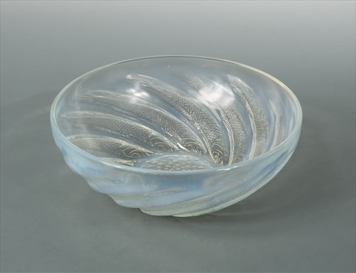 Lot 8 - Poissons, an R. Lalique opalescent glass bowl