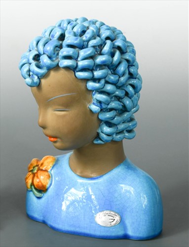Lot 44 - A Goldscheider terracotta bust