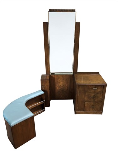 Lot 190 - An Art Deco walnut vanity unit