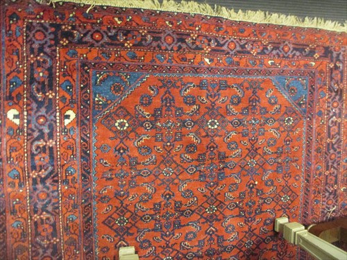 Lot 672 - An Antique Hamadan rug, 195 x 134cm
