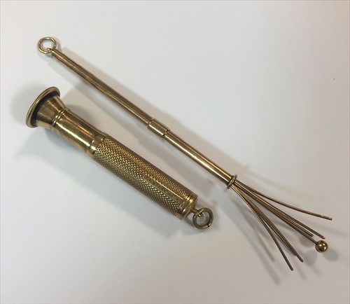 Lot 367 - A 9ct gold swizzle stick and a 9ct gold cigar piercer