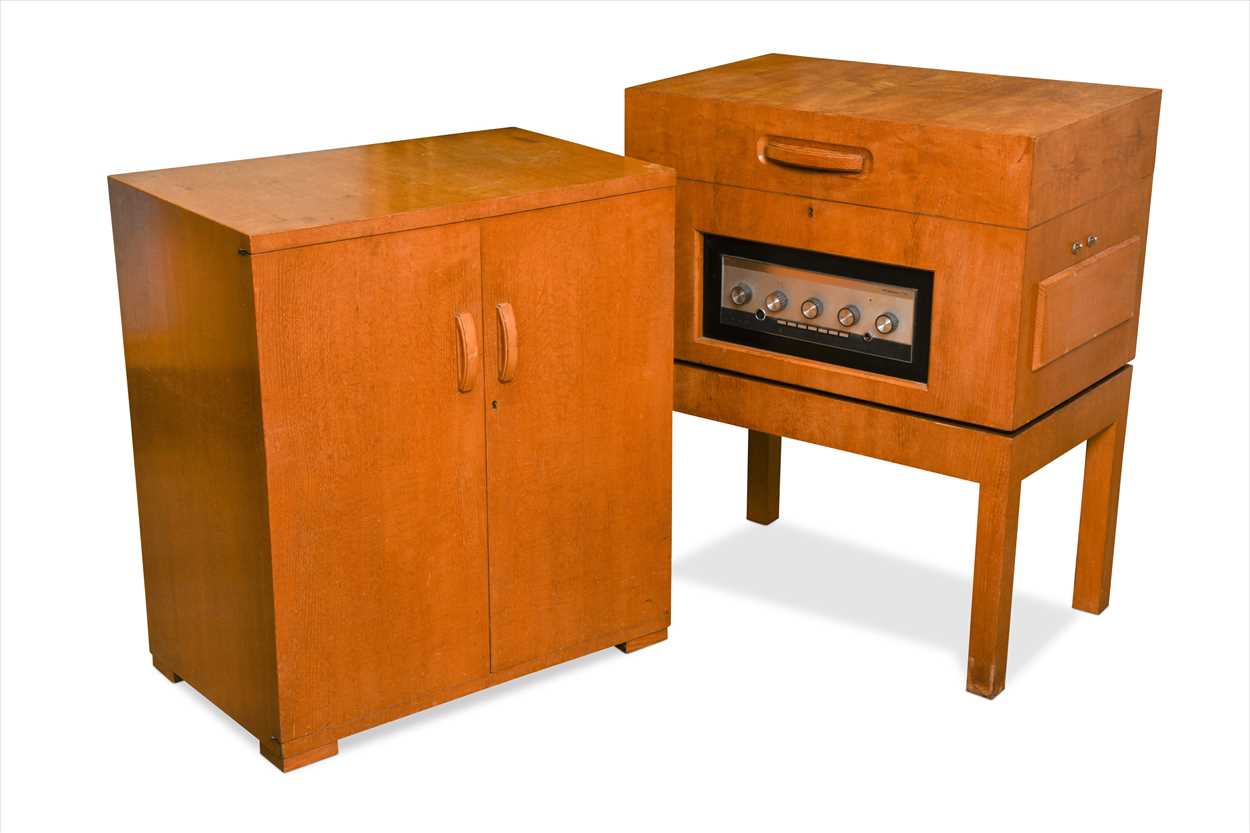 Lot 188 - An Art Deco EMG Leak radiogram on stand