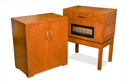 Lot 188 - An Art Deco EMG Leak radiogram on stand