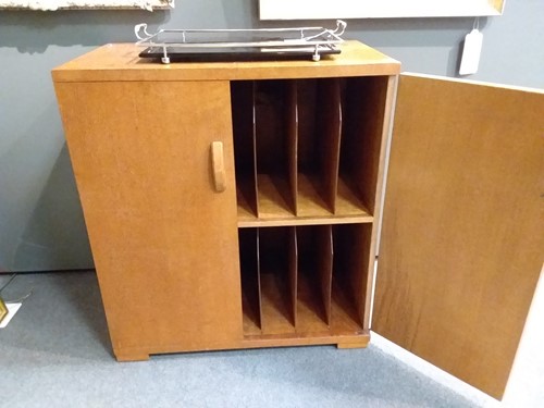 Lot 188 - An Art Deco EMG Leak radiogram on stand