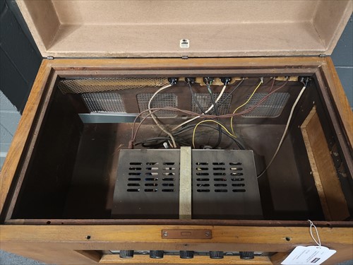 Lot 188 - An Art Deco EMG Leak radiogram on stand