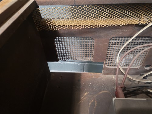 Lot 188 - An Art Deco EMG Leak radiogram on stand