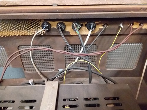 Lot 188 - An Art Deco EMG Leak radiogram on stand