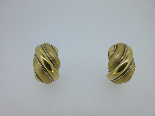 Lot 109 - A pair of Portuguese bi-coloured gold earrings
