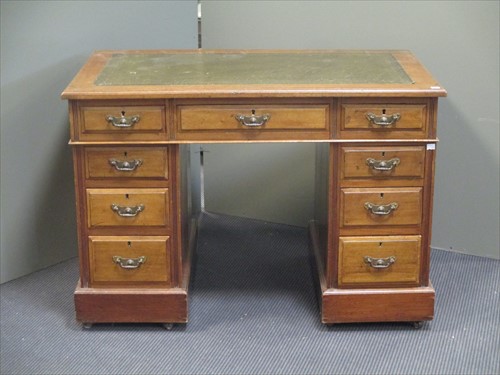 Lot 557 - A small Edwardian walnut pedestal desk with...