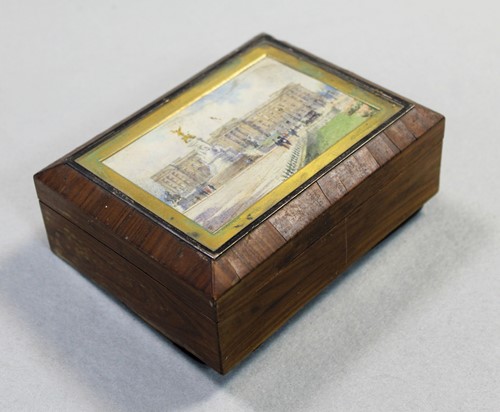 Lot 4 - An early 20th century cigarette box, the lid painted with Buckingham Palace