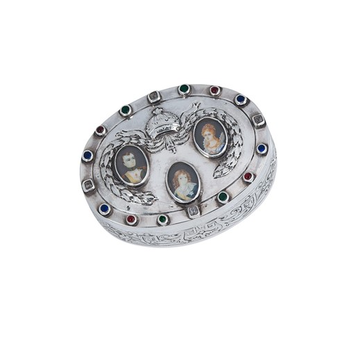 Lot 324 - A (probably) French metalwares oval snuffbox