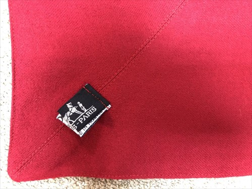 Lot 141 - A Hermes red and green wool scarf