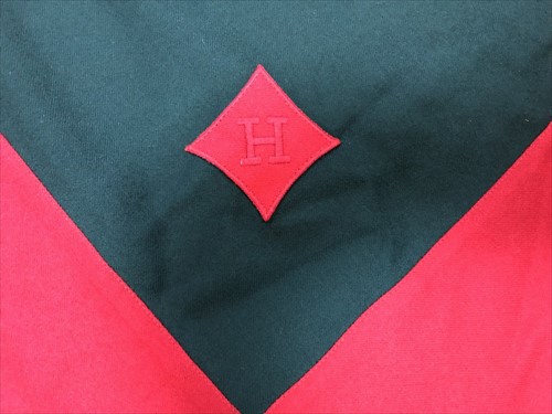 Lot 141 - A Hermes red and green wool scarf