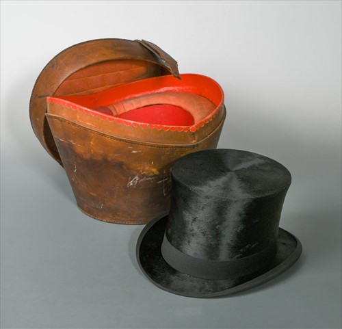 Lot 219 - Lincoln Bennett & Co. Ltd., an early 20th century silk top hat