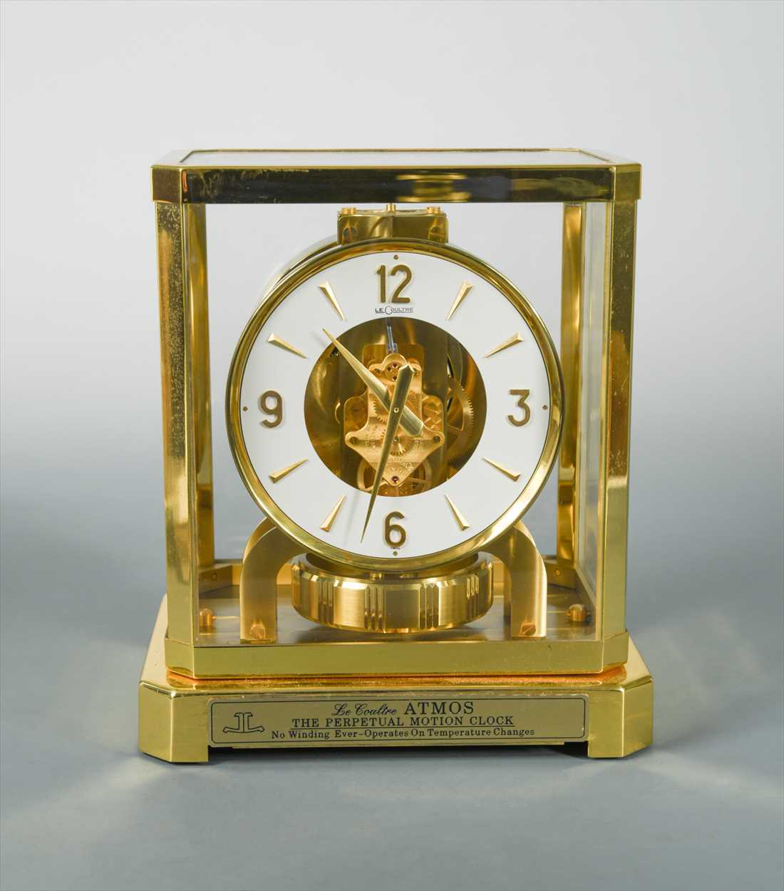 Lot 135 - A Jaeger-LeCoultre 'Atmos' clock
