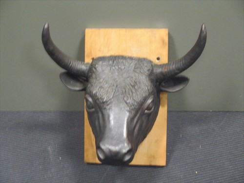 Lot 136 - A cast iron bull's head