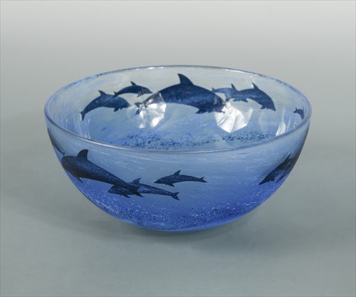 Lot 29 - A Malcolm Sutcliffe glass bowl