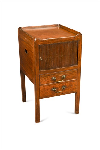 Lot 352 - A George III mahogany tray-top night table
