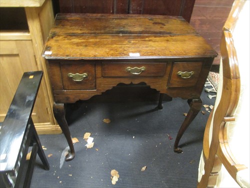 Lot 522 - An 18th Century oak lowboy, 70 x 73 x 48 cm