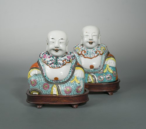Lot 80 - A pair of Chinese export famille rose porcelain seated figures of Buddhai, early Republic period