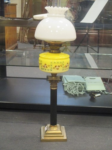 Lot 148 - An oil lamp with yellow glass reservoir