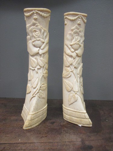Lot 150 - a pair of bone World War I Isle of Man...