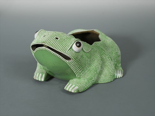 Lot 12 - A Chinese pottery joss stick burner modelled as a toad, late Qing Dynasty, circa 1900