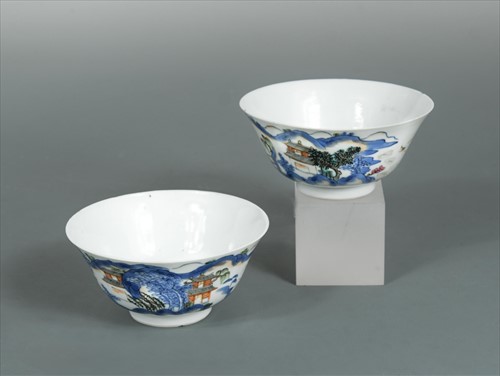 Lot 20 - A pair of Chinese porcelain blue and white bowls, Qing Dynasty, 19th century