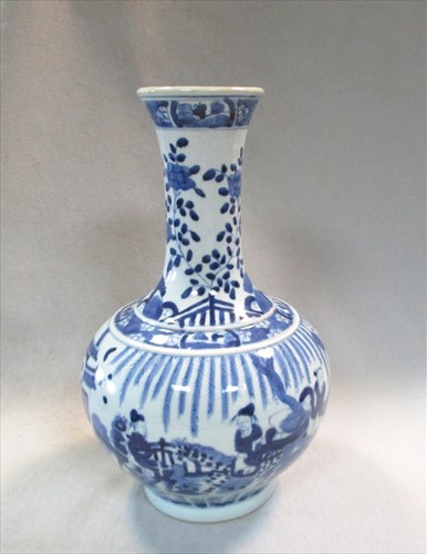 Lot 22 - A Chinese blue and white porcelain vase, Qing Dynasty