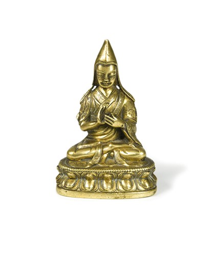Lot 372 - A Tibetan gilt brass figure of Tsongkhapa, 18th/19th century