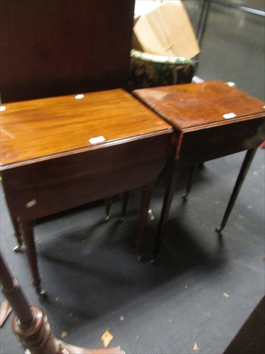 Lot 514 - A late Regency mahogany small Pembroke table,...