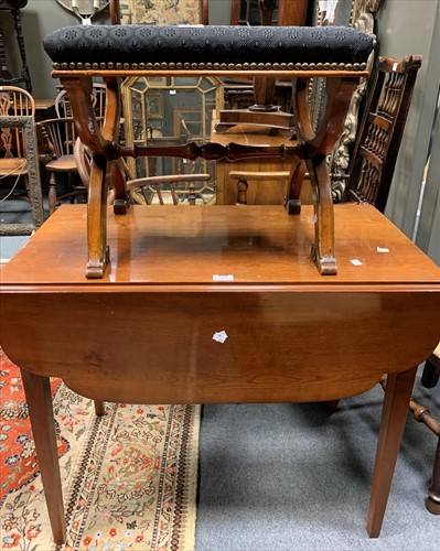 Lot 653 - A late Victorian walnut and parcel gilt ‘X’...