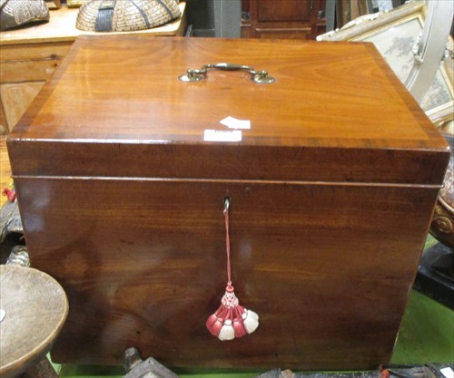 Lot 527 - A George III mahogany rectangular cellaret,...