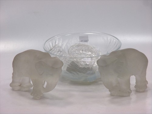 Lot 97 - A pair of frosted glass elephant bookends, a...