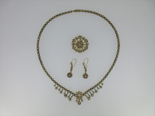 Lot 10 - A matched suite of Edwardian seed pearl jewellery
