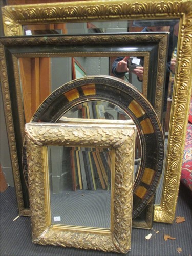 Lot 505 - A 19th century gilt gesso oakleaf moulded...