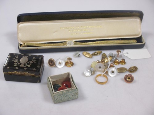 Lot 199 - A 22ct gold wedding ring 3.4g