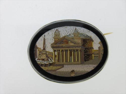 Lot 195 - An early 19th century Grand Tour micromosaic brooch of the Pantheon