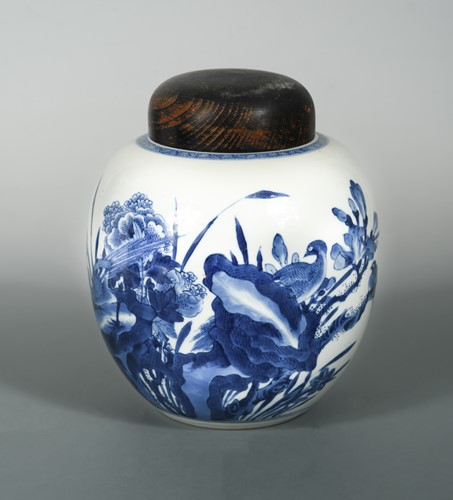 Lot 78 - A Chinese blue and white export porcelain jar, Qing Dynasty, 19th century