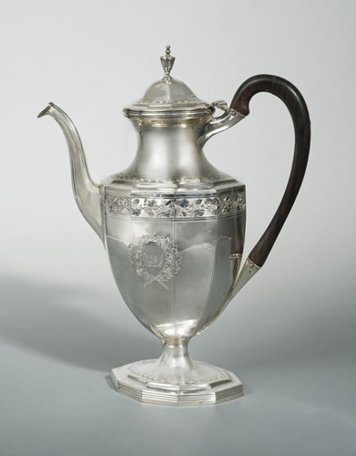 Lot 403 - A George III silver coffee pot
